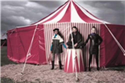 circus theme fashion photo shoot