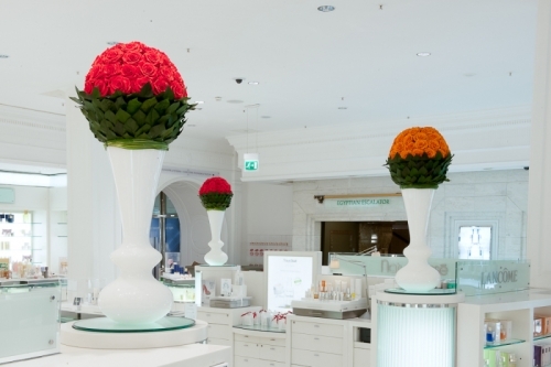 Infinite Roses for Virtual Merchandising (here: Harrods Cosmetics Hall)