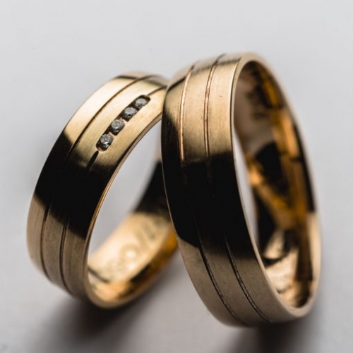 Rose gold wedding rings